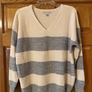 Knox Rose V-Neck Sweater in Gray and Cream